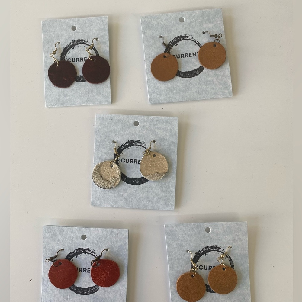 Current Small Circle Earring